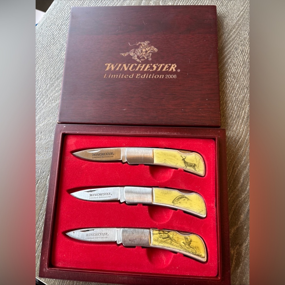 WINCHESTER 2006 LIMITED EDITION 3
PIECE KNIFE, collectible